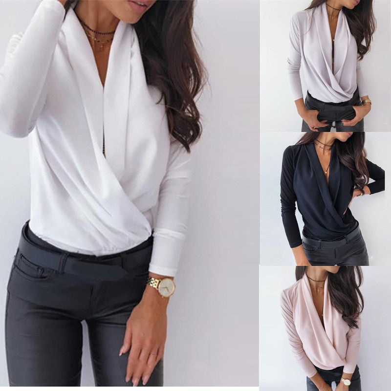 Chemise à col V profond