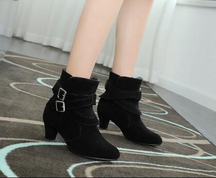 Bottes en cuir à talons hauts