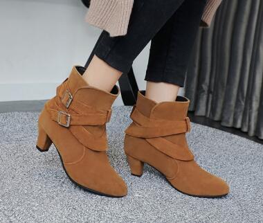 Bottes en cuir à talons hauts