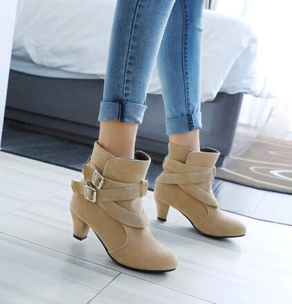 Bottes en cuir à talons hauts